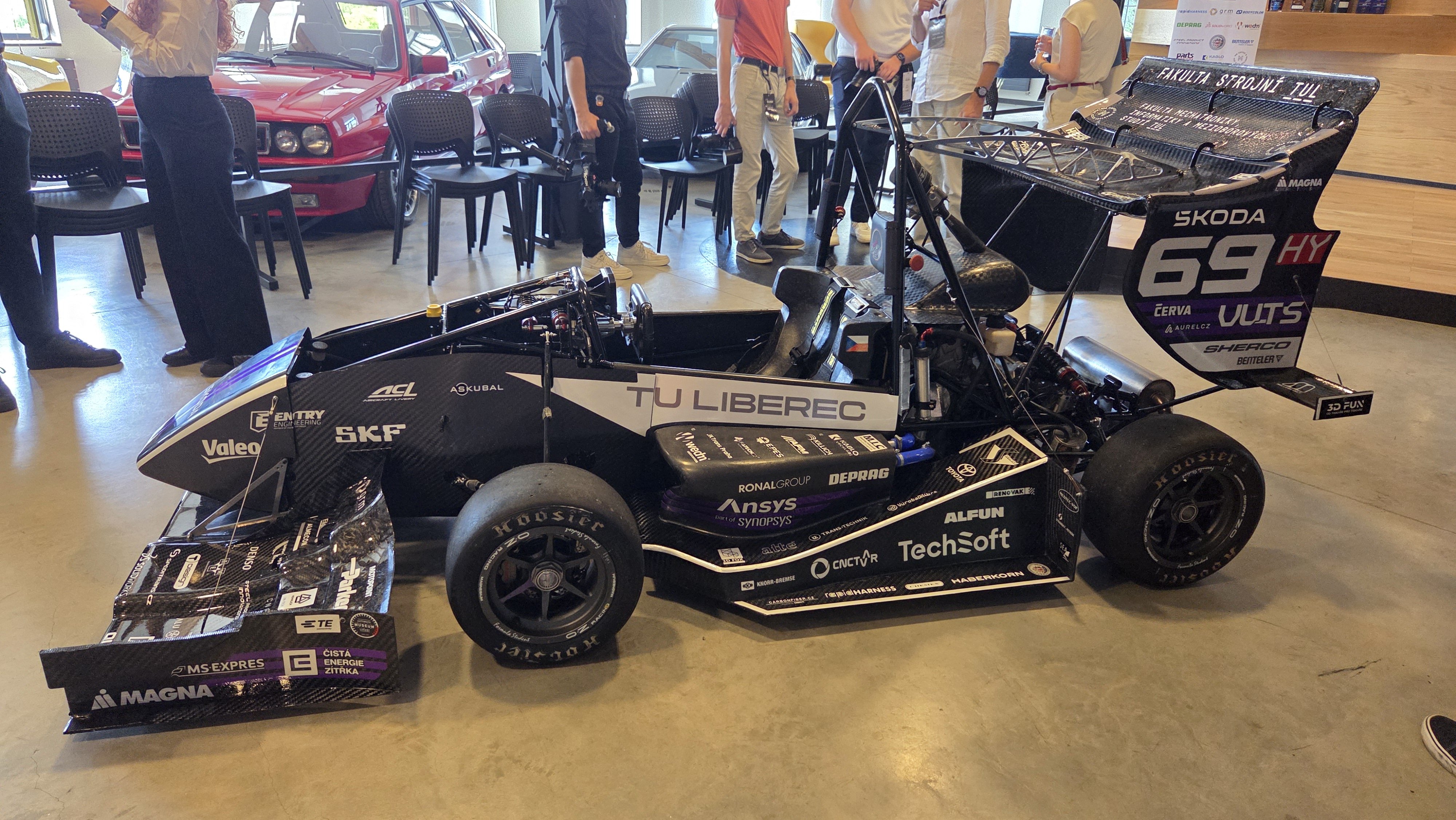 Prezentace monopostu Formula Student TUL